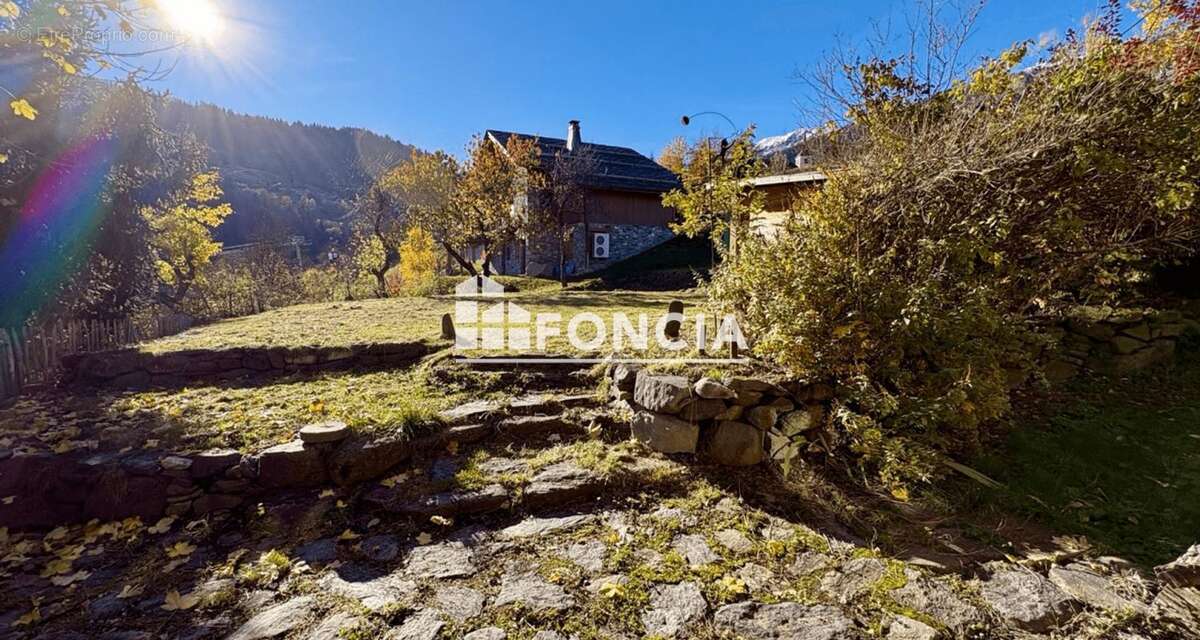 Maison à LES ALLUES