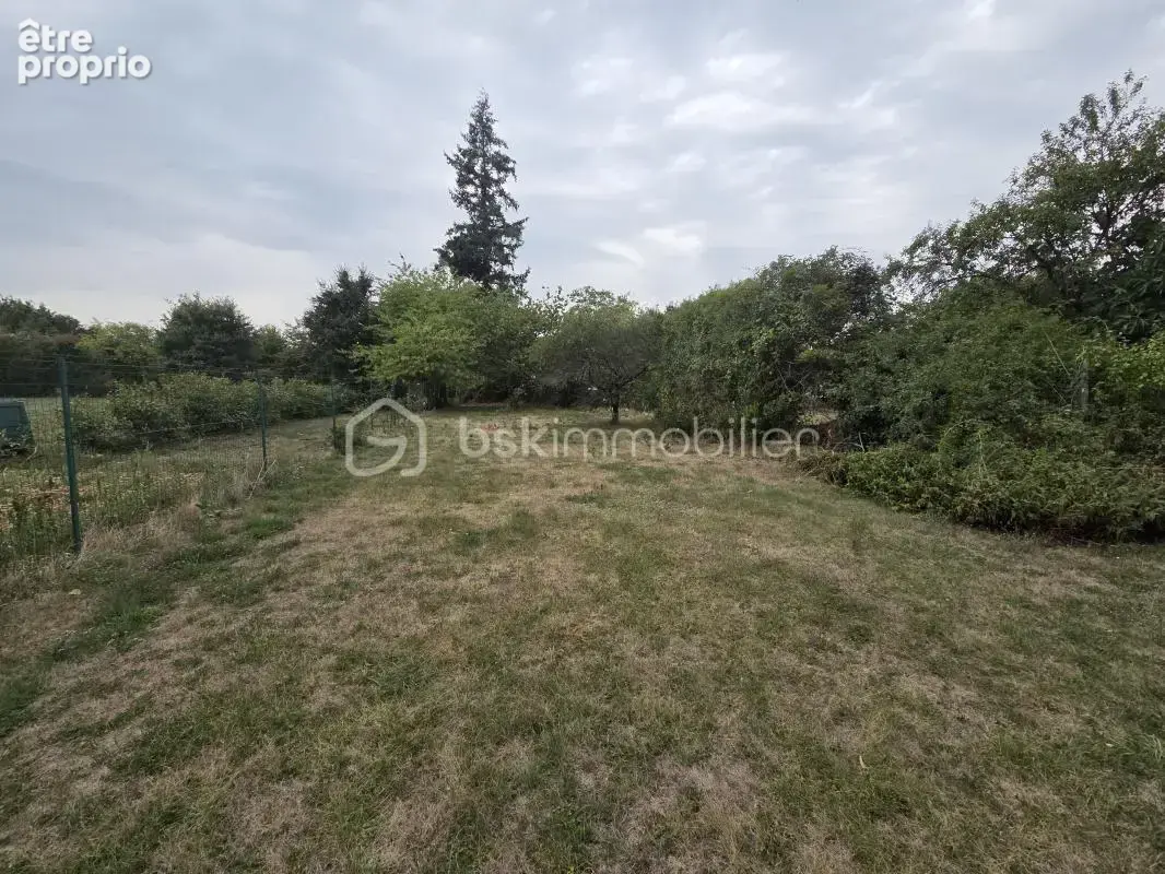 Maison à rénover avec potentiel, grand garage et jardin clos de 1200 m² - photo 13