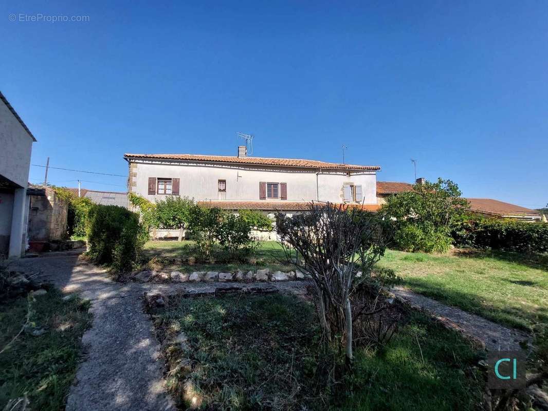 Maison de campagne avec un beau jardin - photo 4