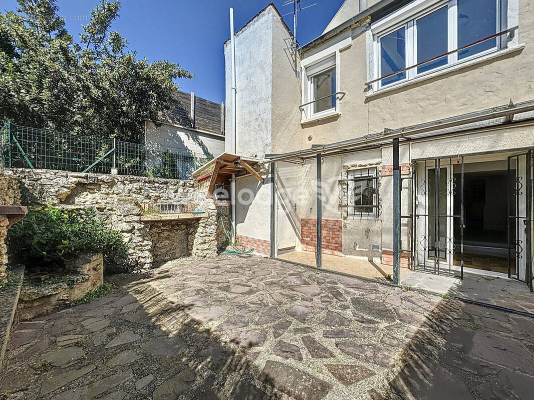 Maison à CHANTELOUP-LES-VIGNES