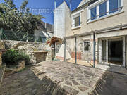 Maison à CHANTELOUP-LES-VIGNES