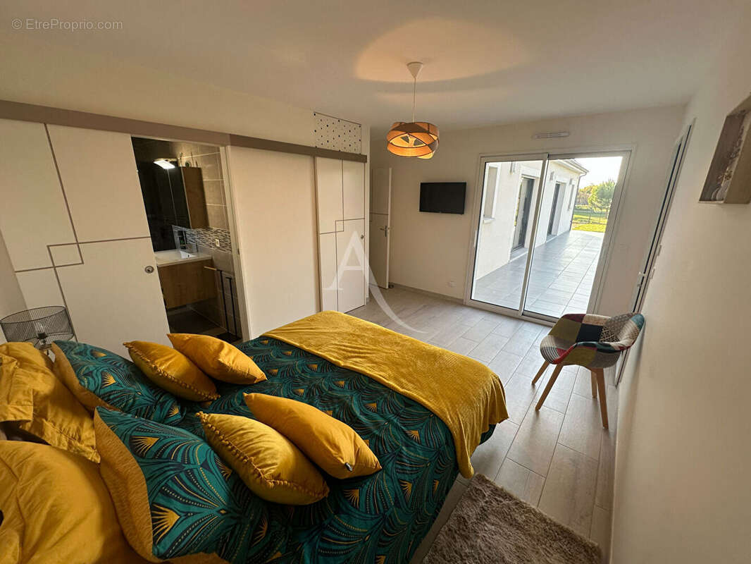 Maison à LES MONTILS