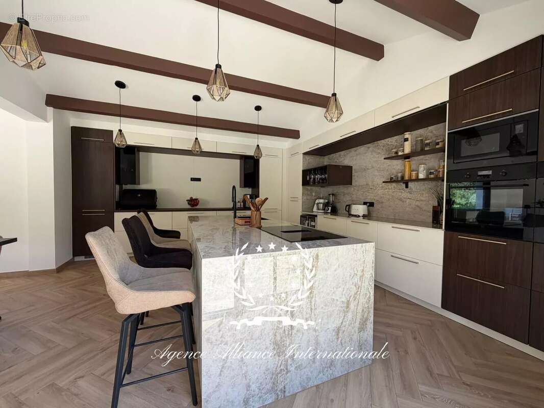 Appartement à LE LUC