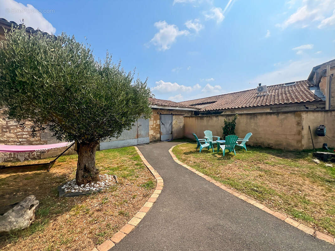 Maison en pierre de 85 m² à Lugon-et-l'Île-du-Carnay - photo 7