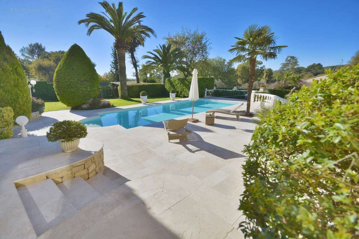 Maison à ROQUEFORT-LES-PINS