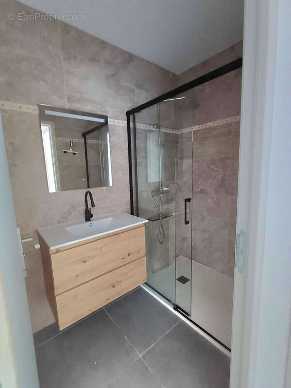 Appartement à PEYPIN