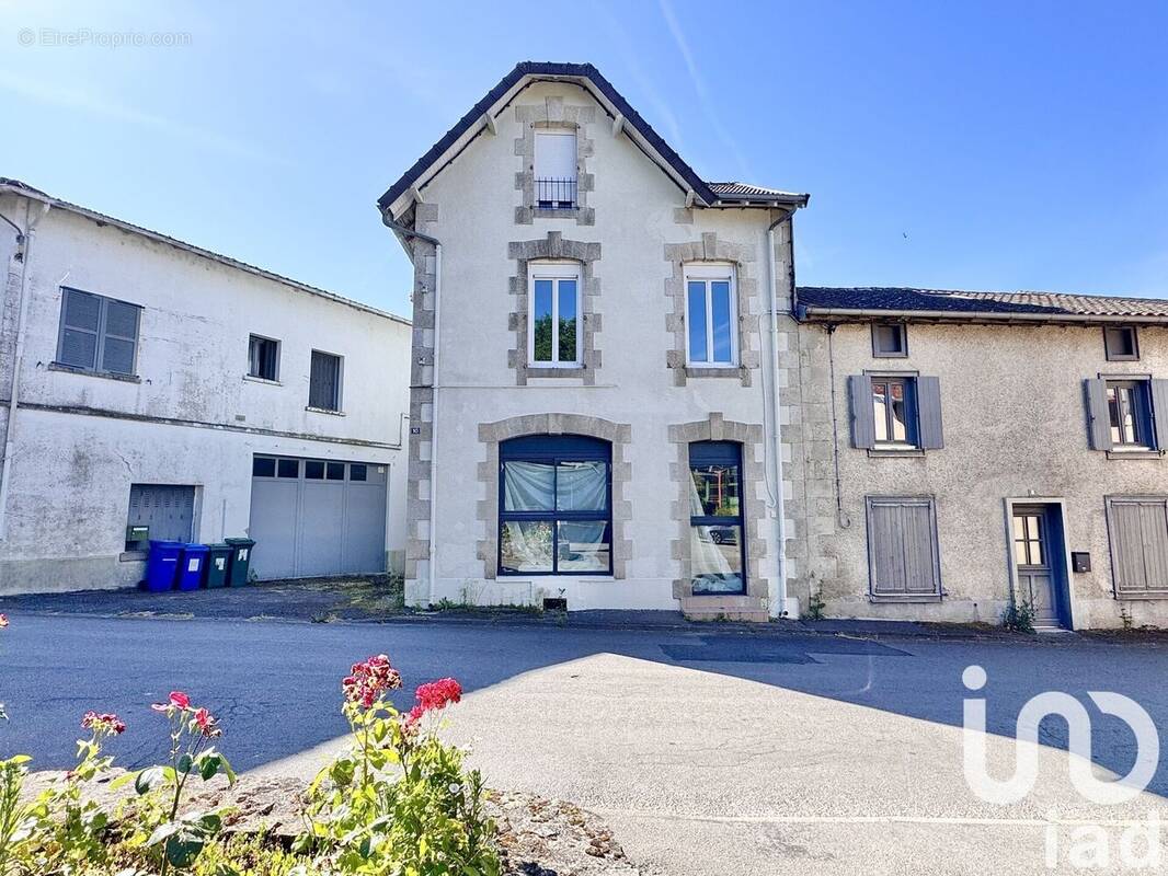 Photo 1 - Maison à SAINT-JUST-LE-MARTEL