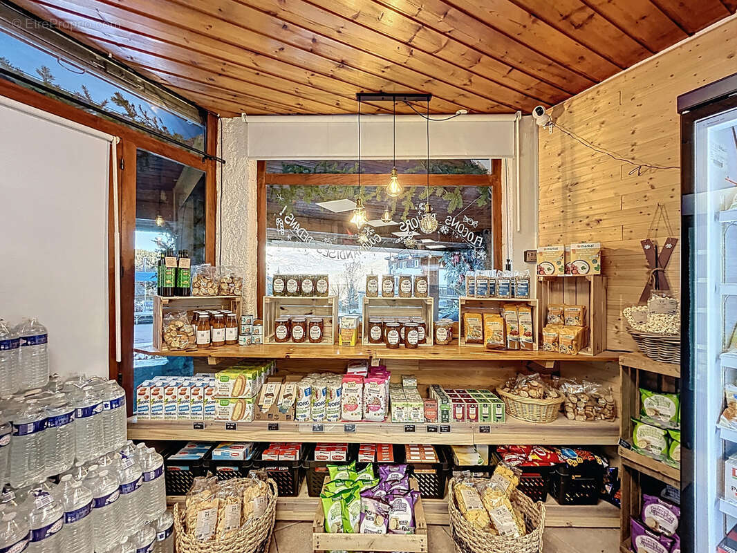 Commerce à ENCHASTRAYES