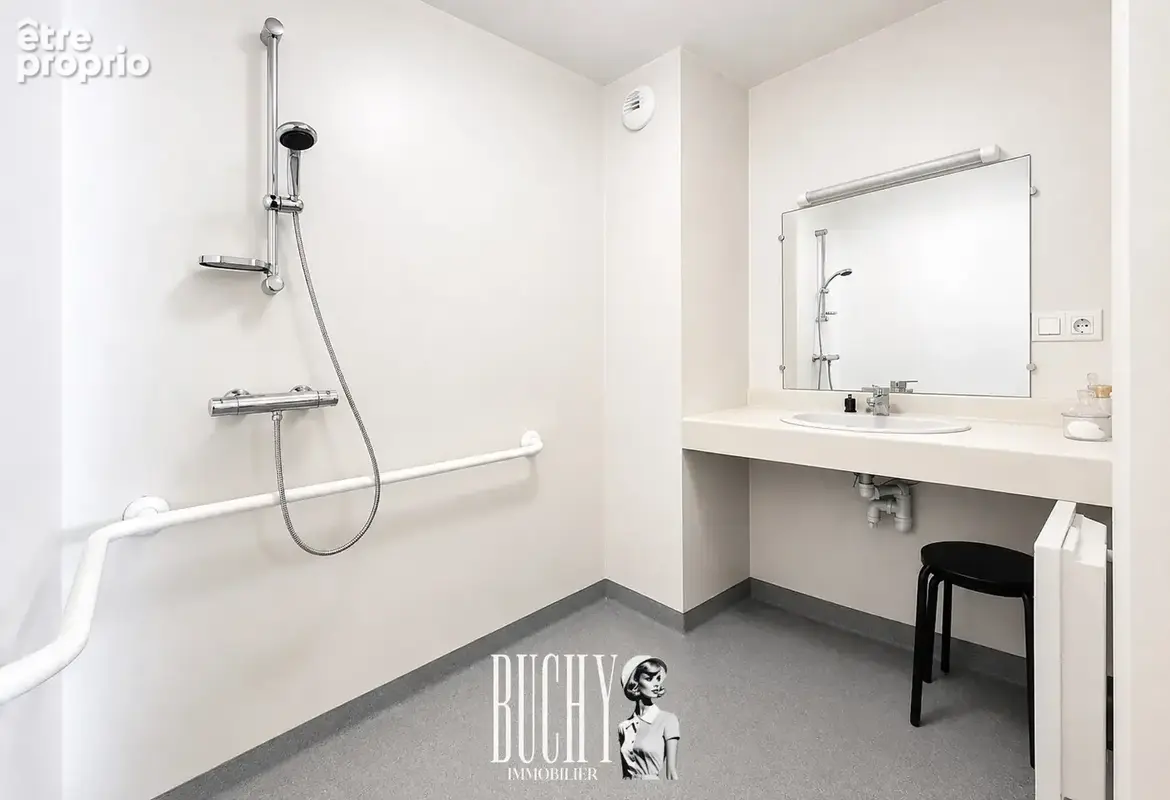 LA CHAUME - Appartement Duplex T4 de 80 m2 avec parking - proximité quai - photo 5