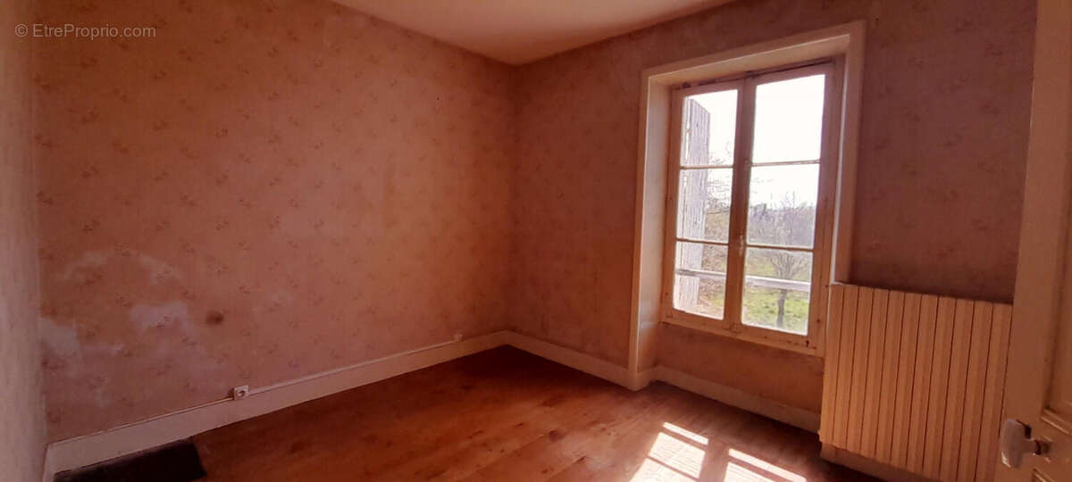 Une chambre - Maison à LA COQUILLE