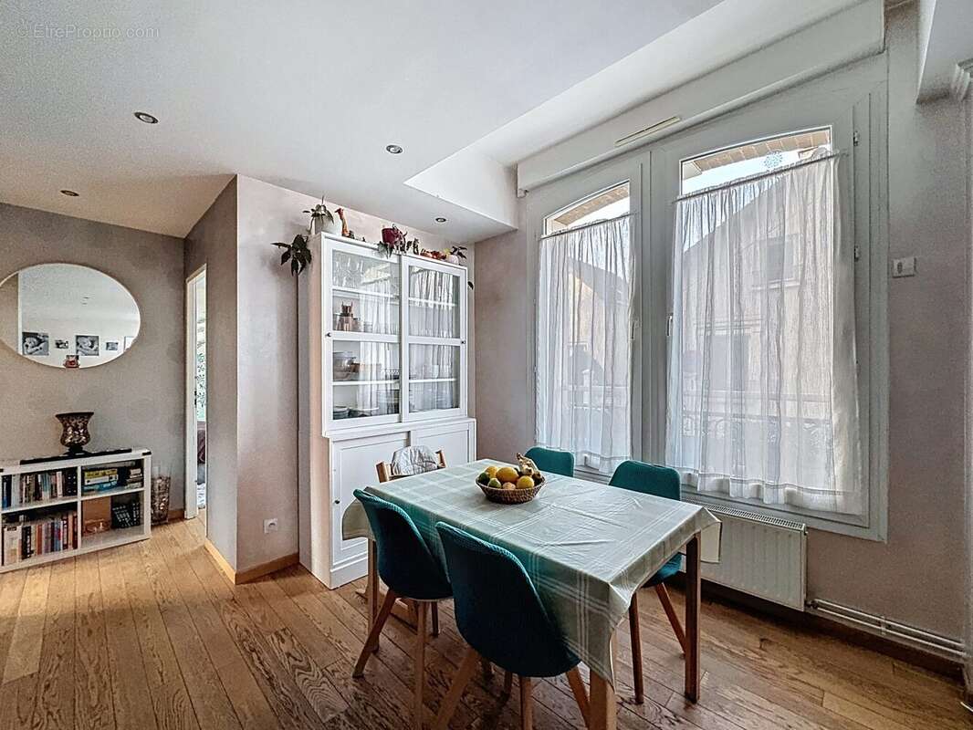 Appartement à MAISONS-ALFORT