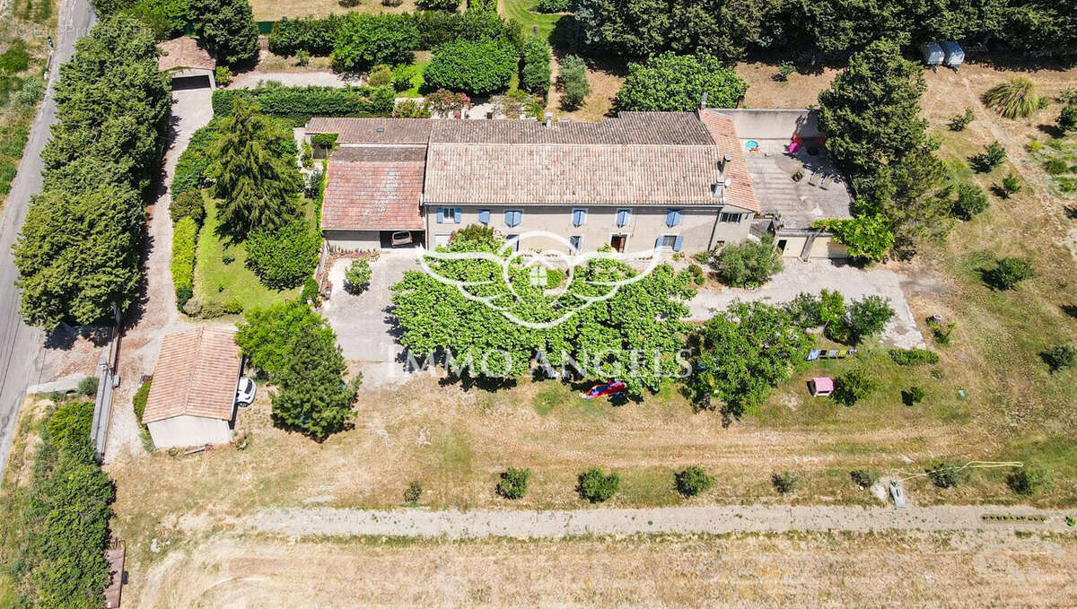 Maison à L'ISLE-SUR-LA-SORGUE