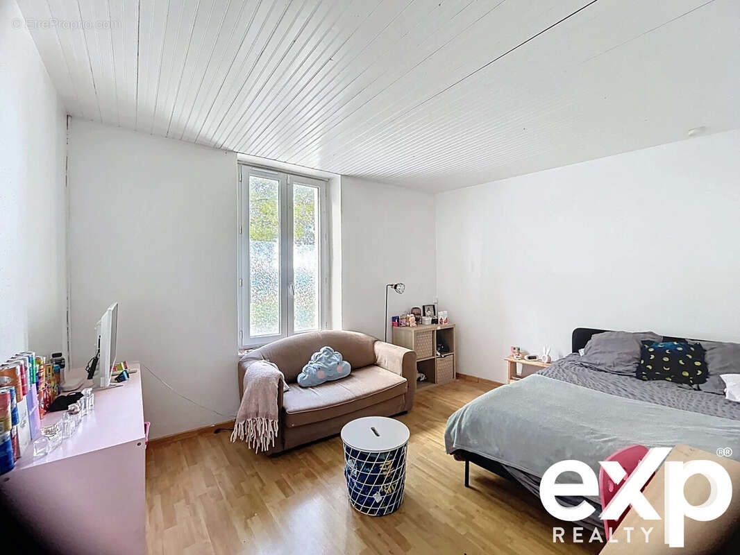 Maison à LA CHAPELLE-BASSE-MER