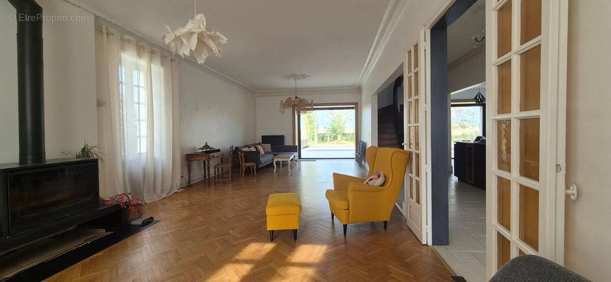 Maison à UCHACQ-ET-PARENTIS