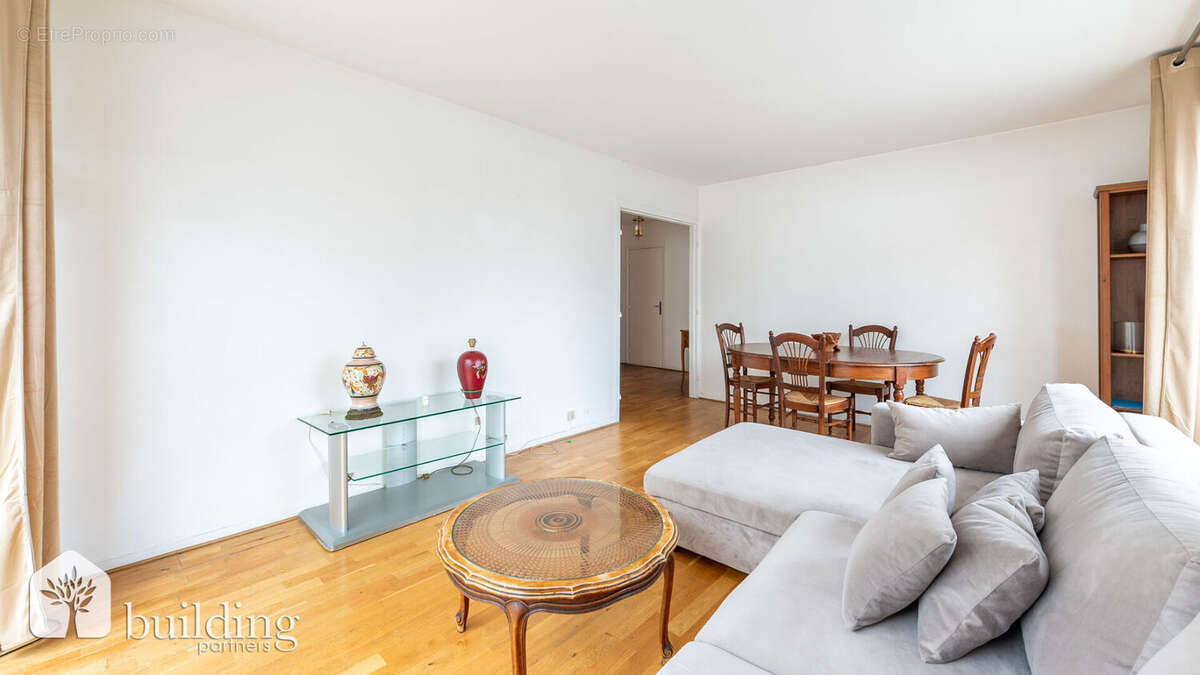 Appartement à COURBEVOIE