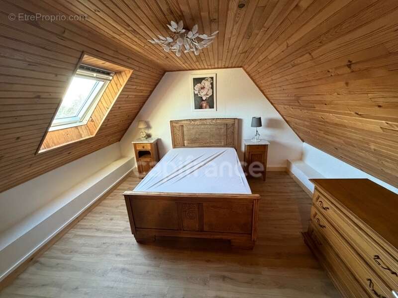 Maison à CLEDEN-POHER