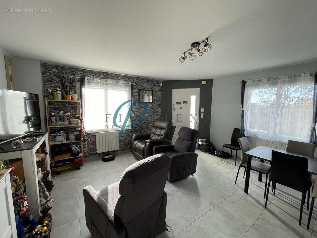 Maison à MONTREVAULT