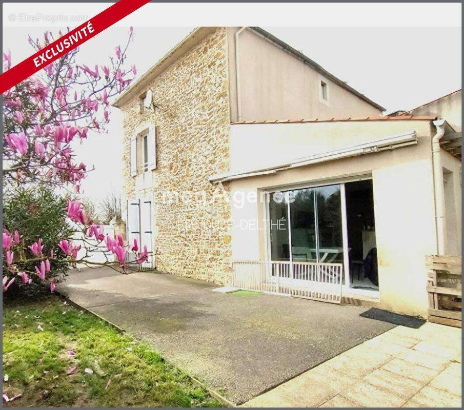 Moutier-sur-Lay en ESCULSIVITE maison en pierres de 170M² environ centre - photo 2