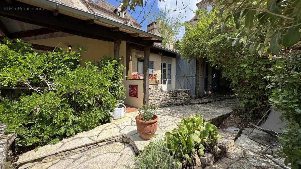 Maison à CALVIGNAC