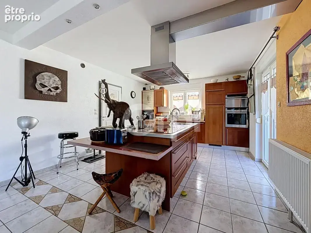 Maison à vendre: kembs – maison individuelle avec piscine, sous-sol et importants volumes de garage - photo 2