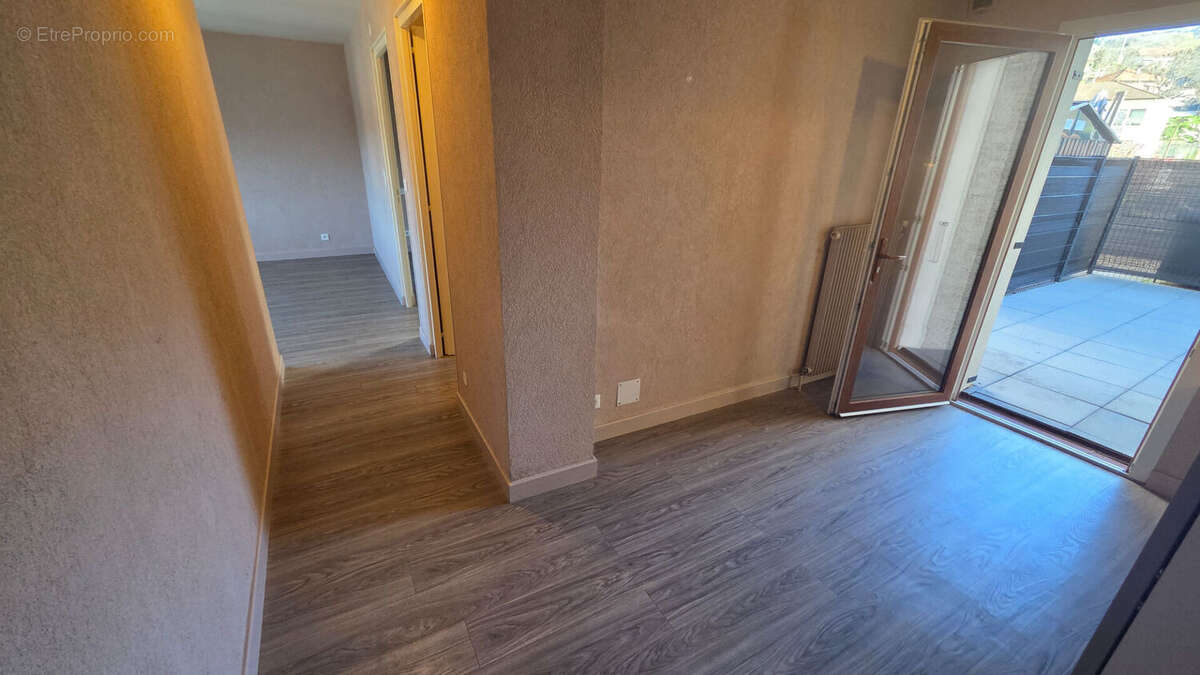 Appartement à BONNE