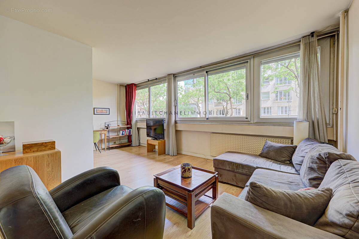 Appartement à PARIS-14E
