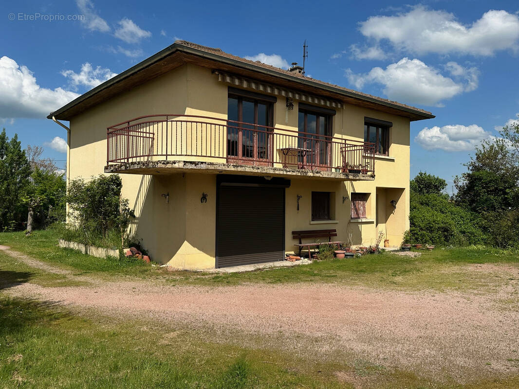 Maison à SAINT-GERMAIN-LESPINASSE