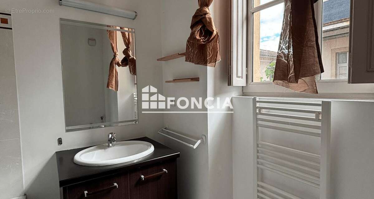 Appartement à ROQUEMAURE