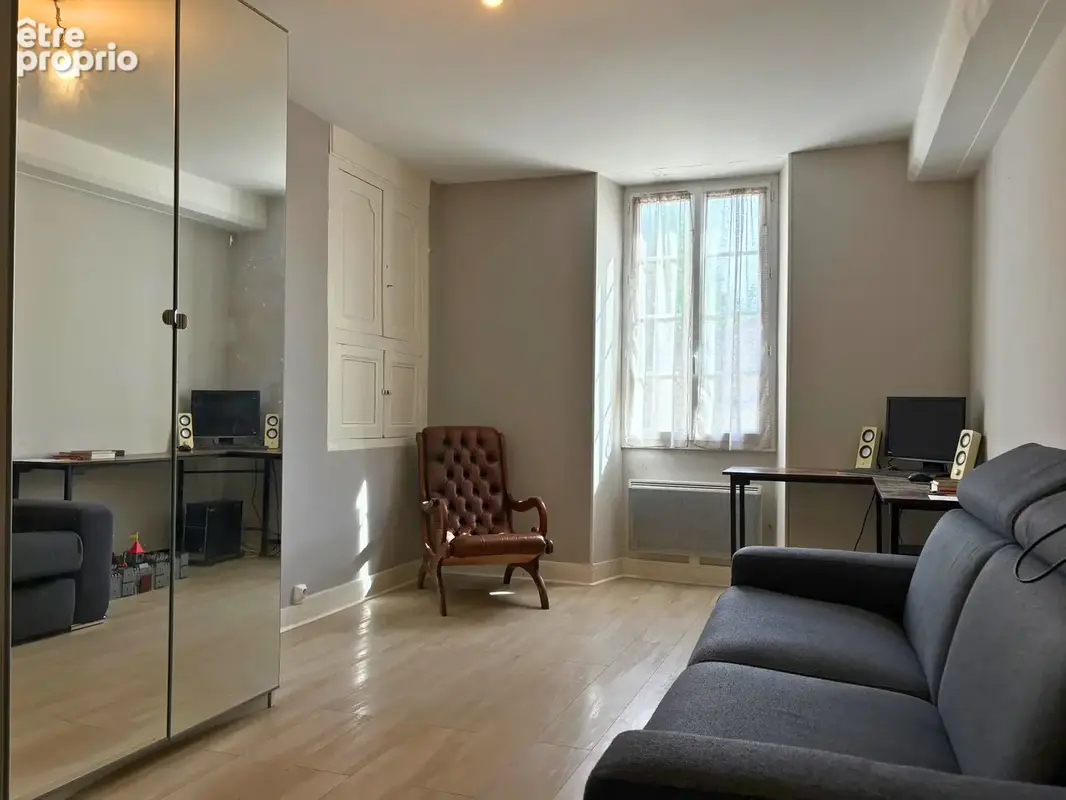 CHARME, VOLUMES ET NATURE À ARS. Maison rénovée avec 4 chambres et nombreuses dépendances - photo 14