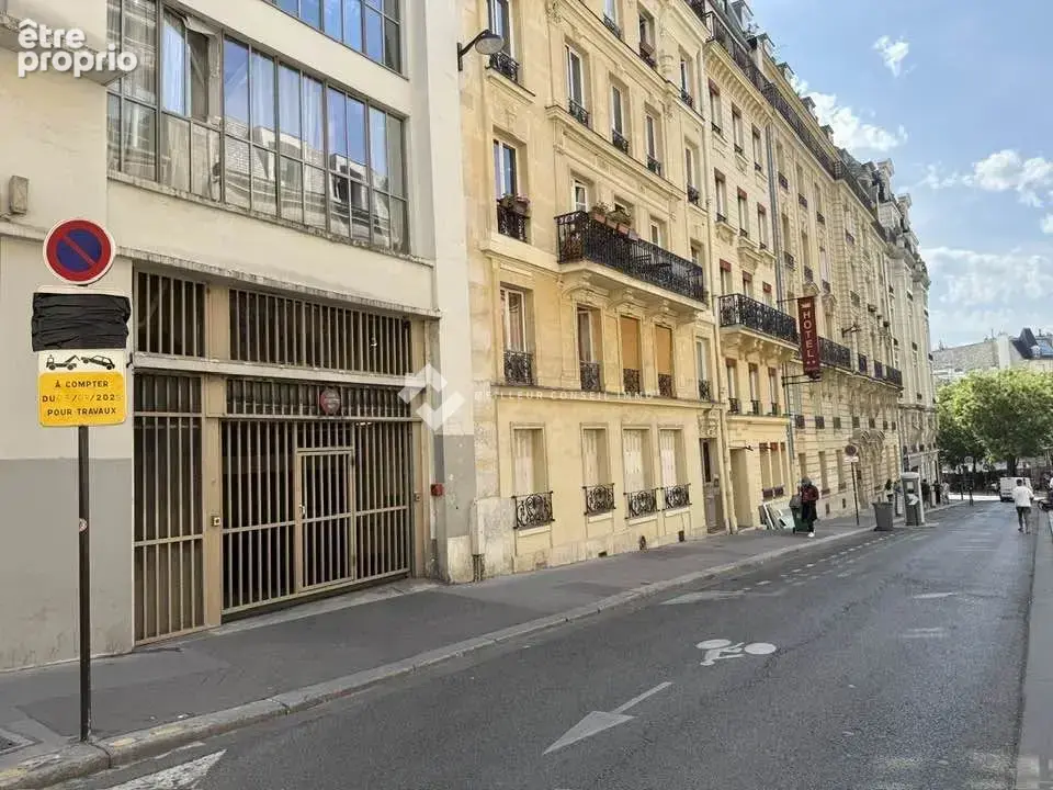 Parking à PARIS-9E