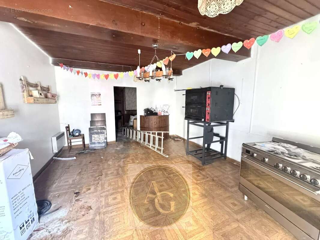 Appartement à MAS-SAINTES-PUELLES