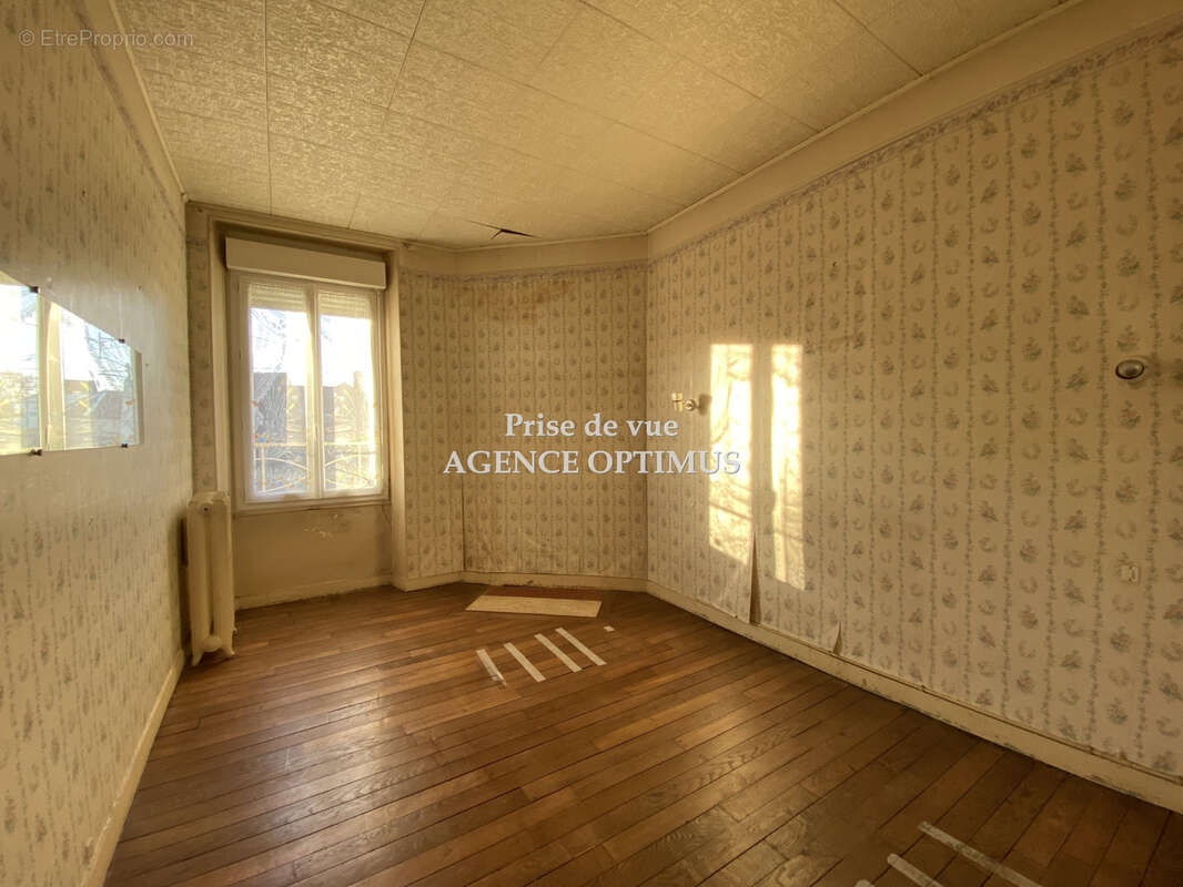 Maison à VILLENEUVE-LA-GUYARD