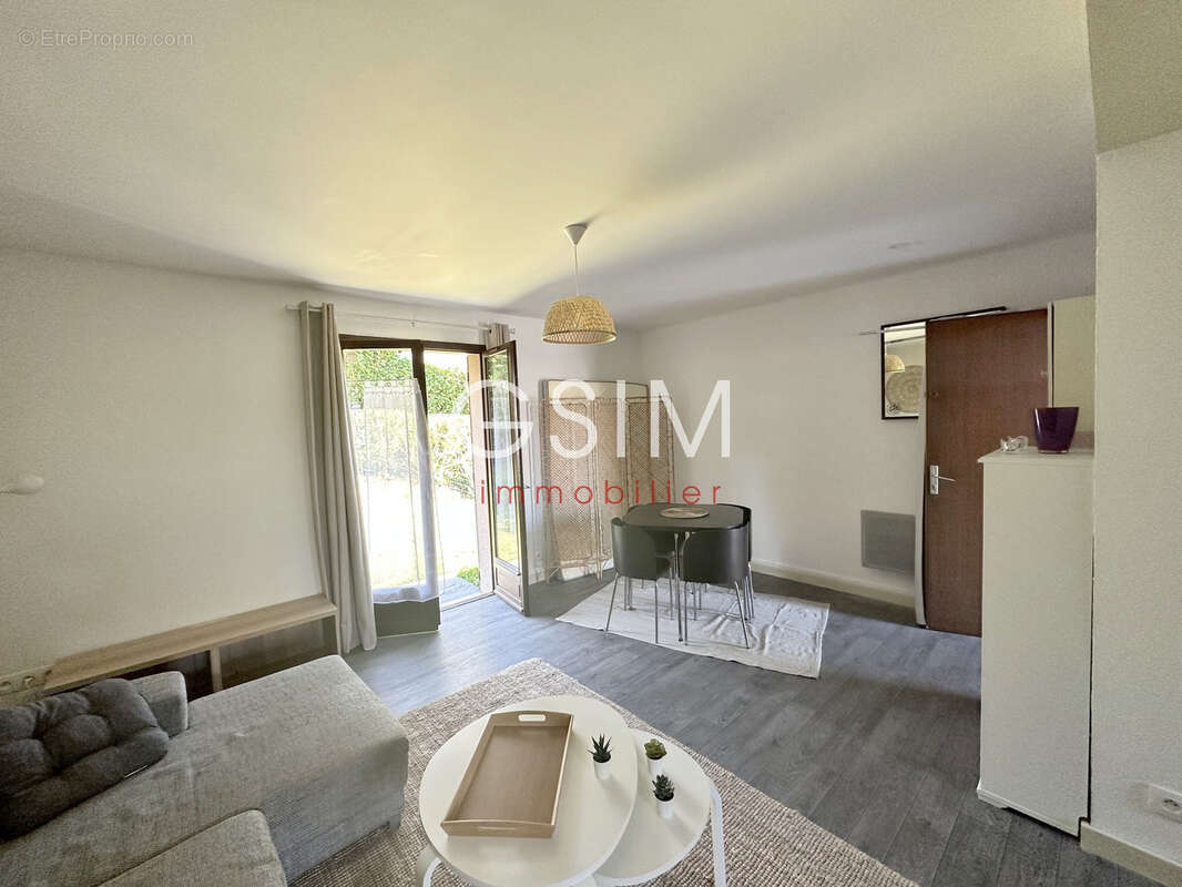 Appartement à FONTENAY-LE-FLEURY