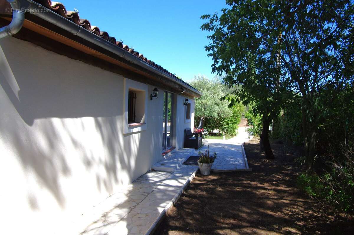 Maison à LE MUY