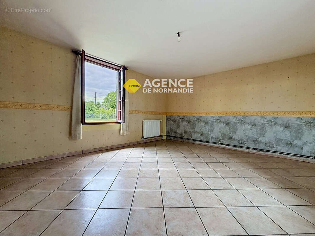 Maison à MONTREUIL-L'ARGILLE
