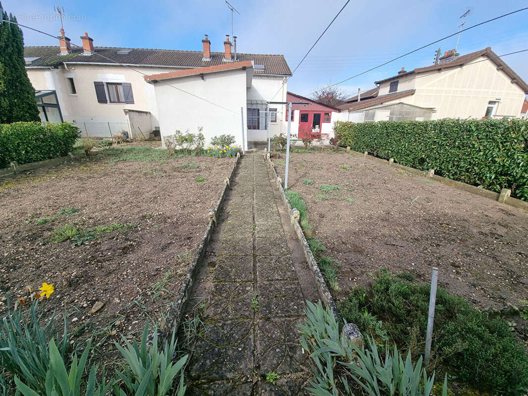 Maison à VARENNES-VAUZELLES