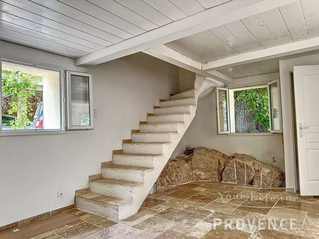 Maison à VILLECROZE