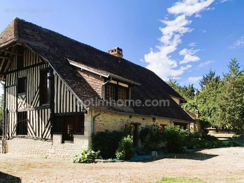 Maison à SAINT-PIERRE-SUR-DIVES