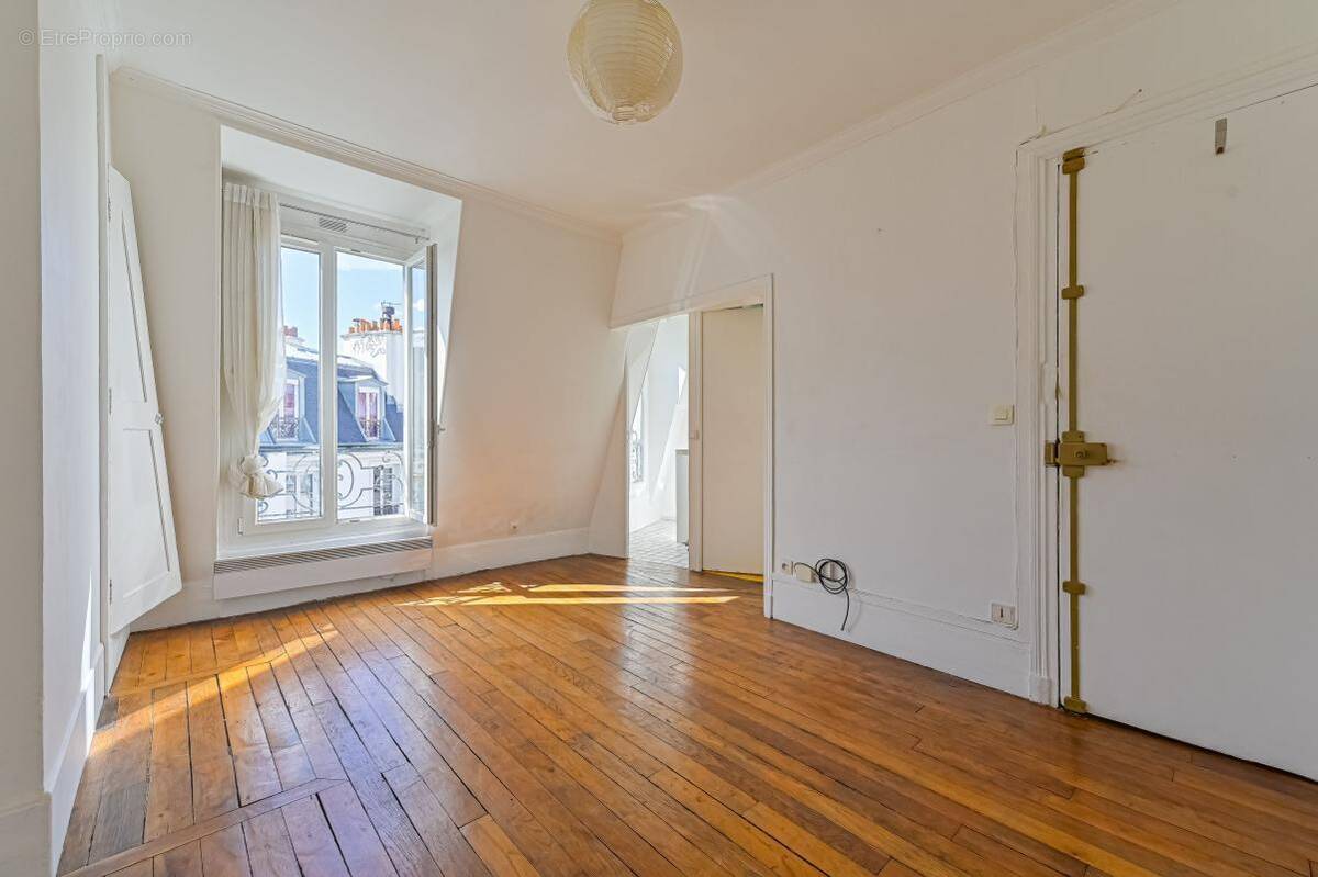Appartement à PARIS-10E