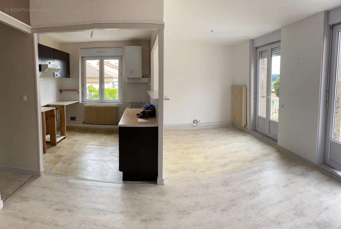 Appartement à SAINT-JUST-MALMONT