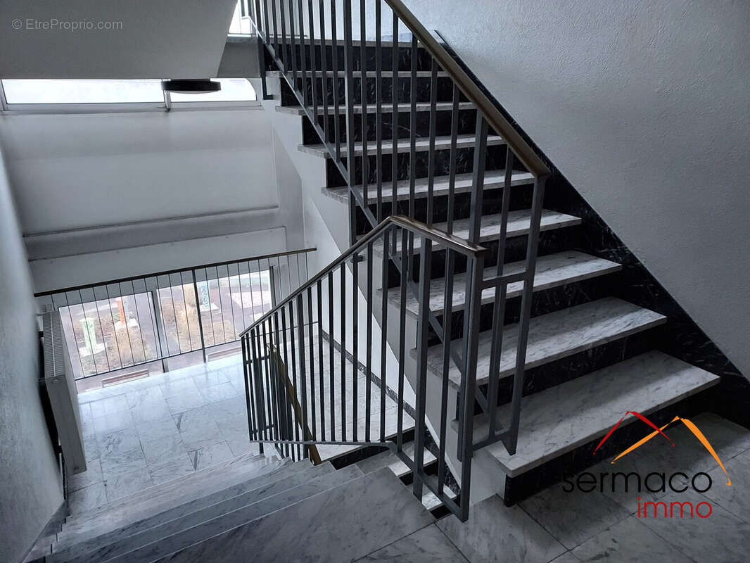 communs (avec ascenseur) - Appartement à SARREGUEMINES