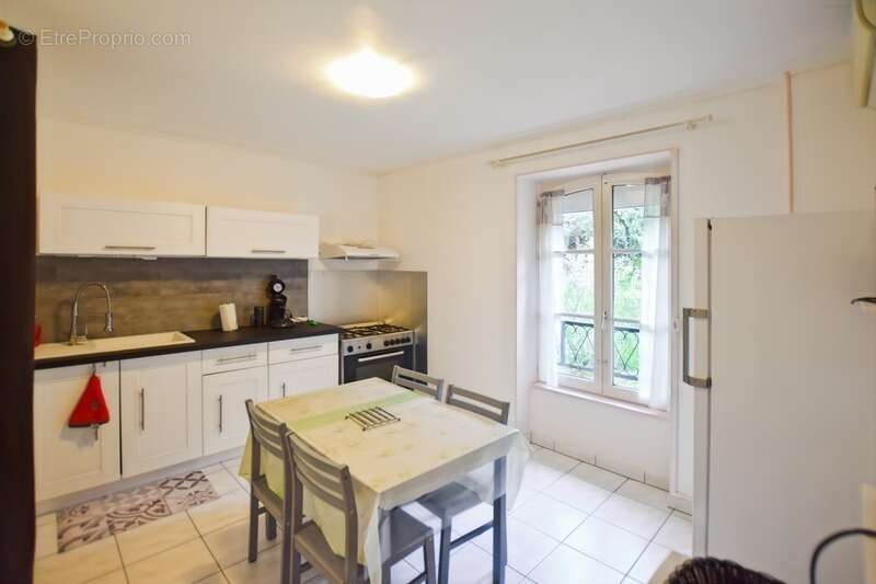 Maison à SAINT-SERNIN-DU-PLAIN