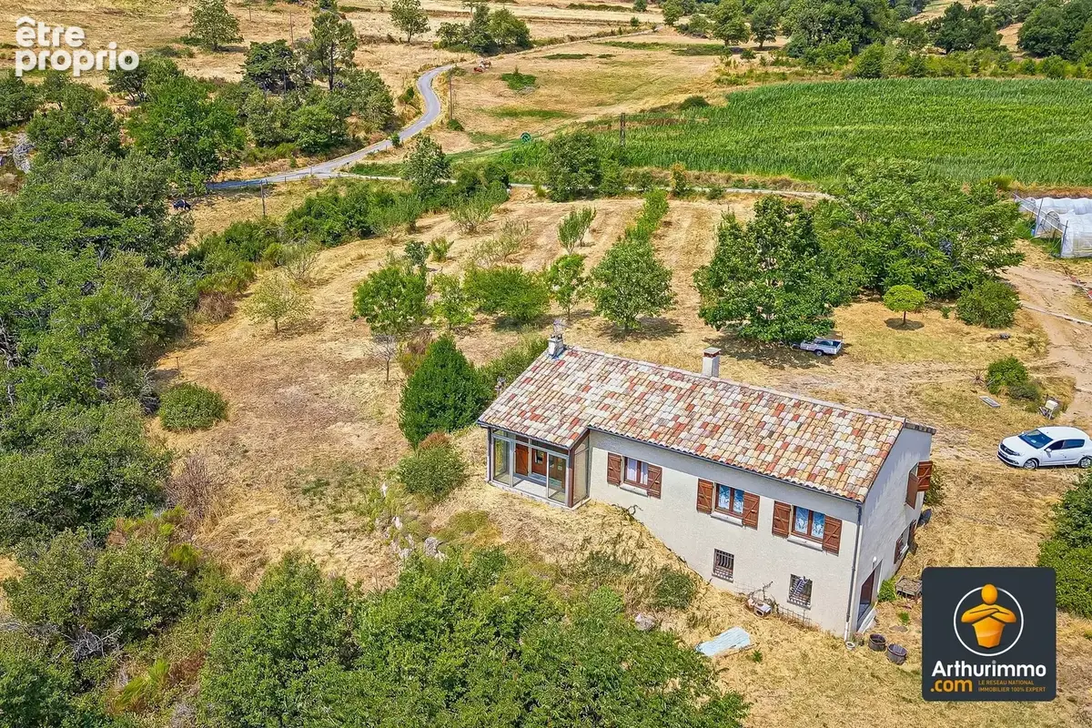 SAINT-VICTOR – Maison familiale avec sous-sol complet, grand terrain de 5 588 m² et aucun vis-à-vis - photo 3