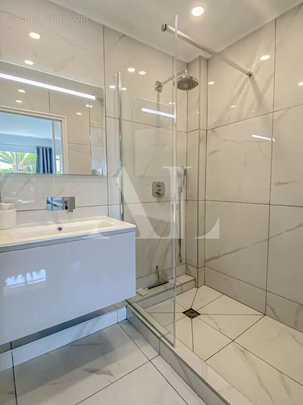 Appartement à VALLAURIS