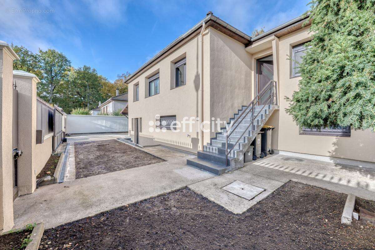 Maison à LE PLESSIS-TREVISE