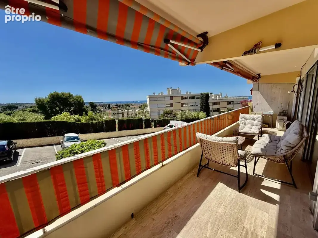 Superbe 2 pièces rénové avec vue mer, piscine, résidence fermée - photo 6