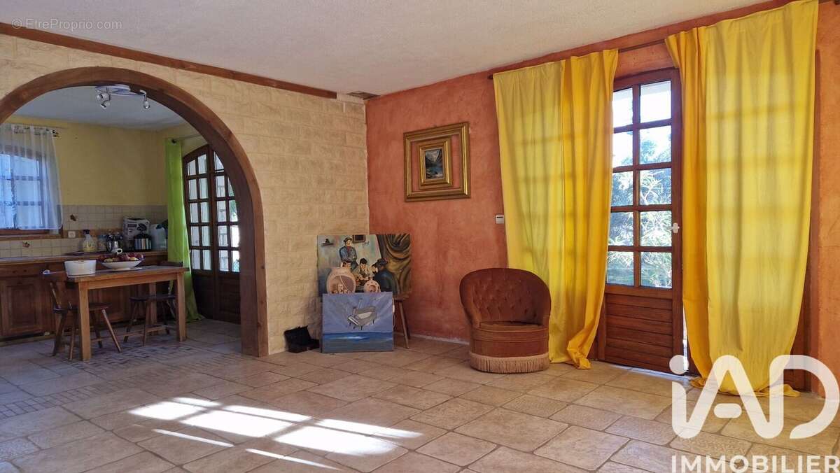 Maison 185 m² à Salignac  - photo 3