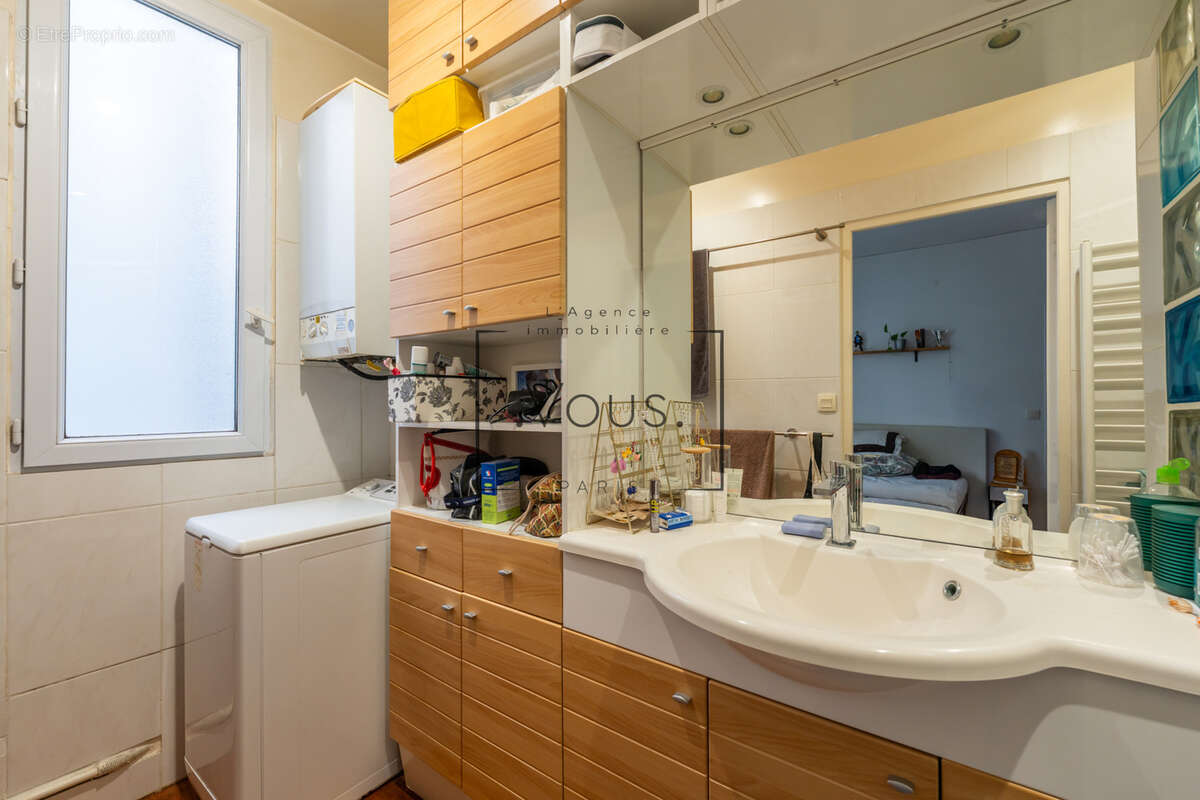 Appartement à PARIS-1E