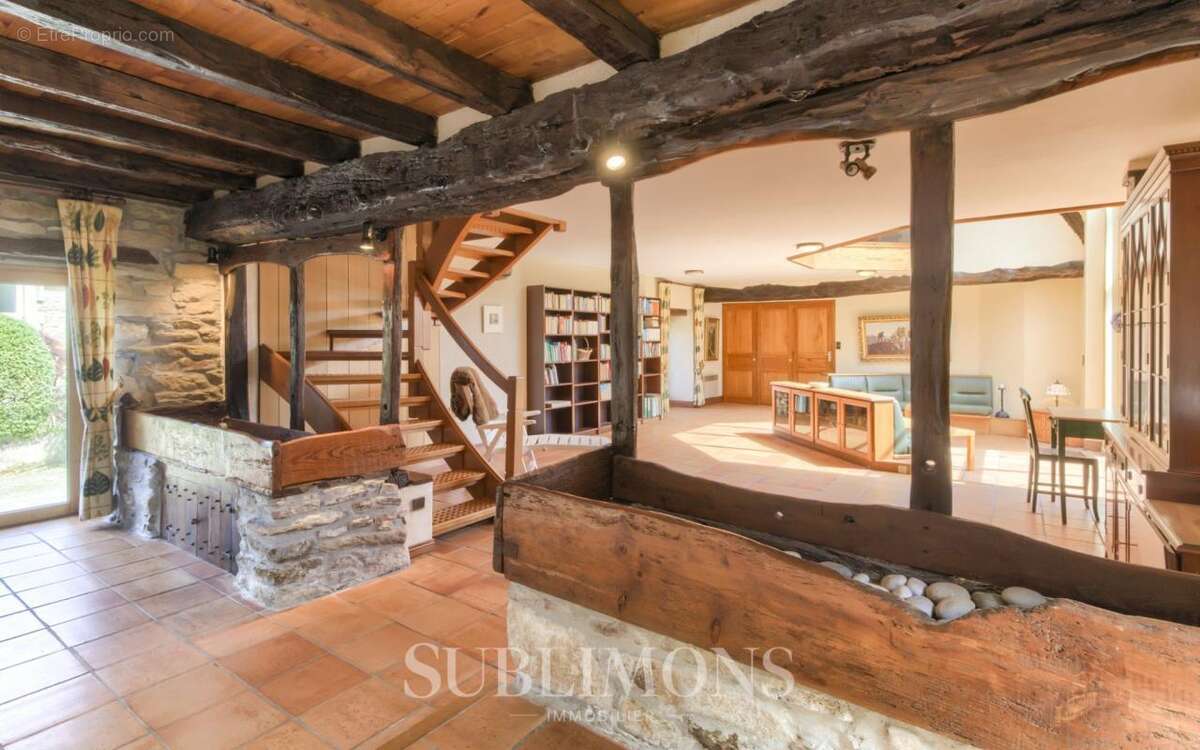 Maison à SURZUR