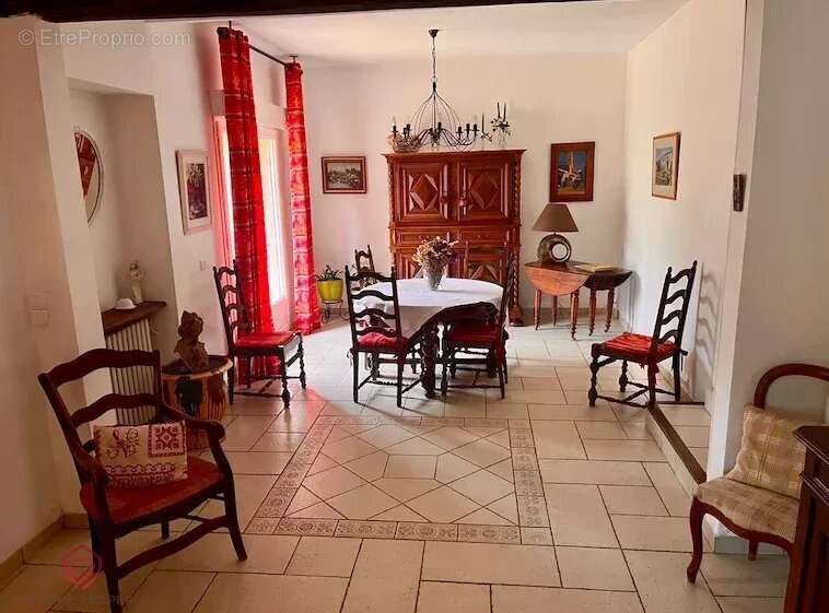 Maison à SAINT-JULIEN-DE-BRIOLA